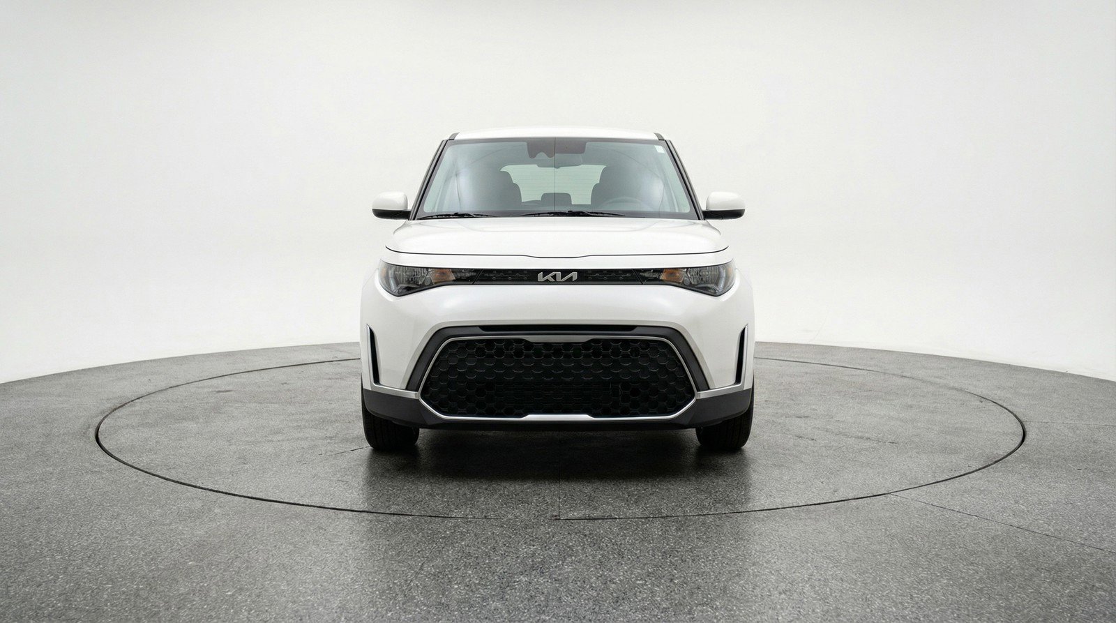 Used 2025 Kia Soul LX w/ LX Technology Package FWD image 2