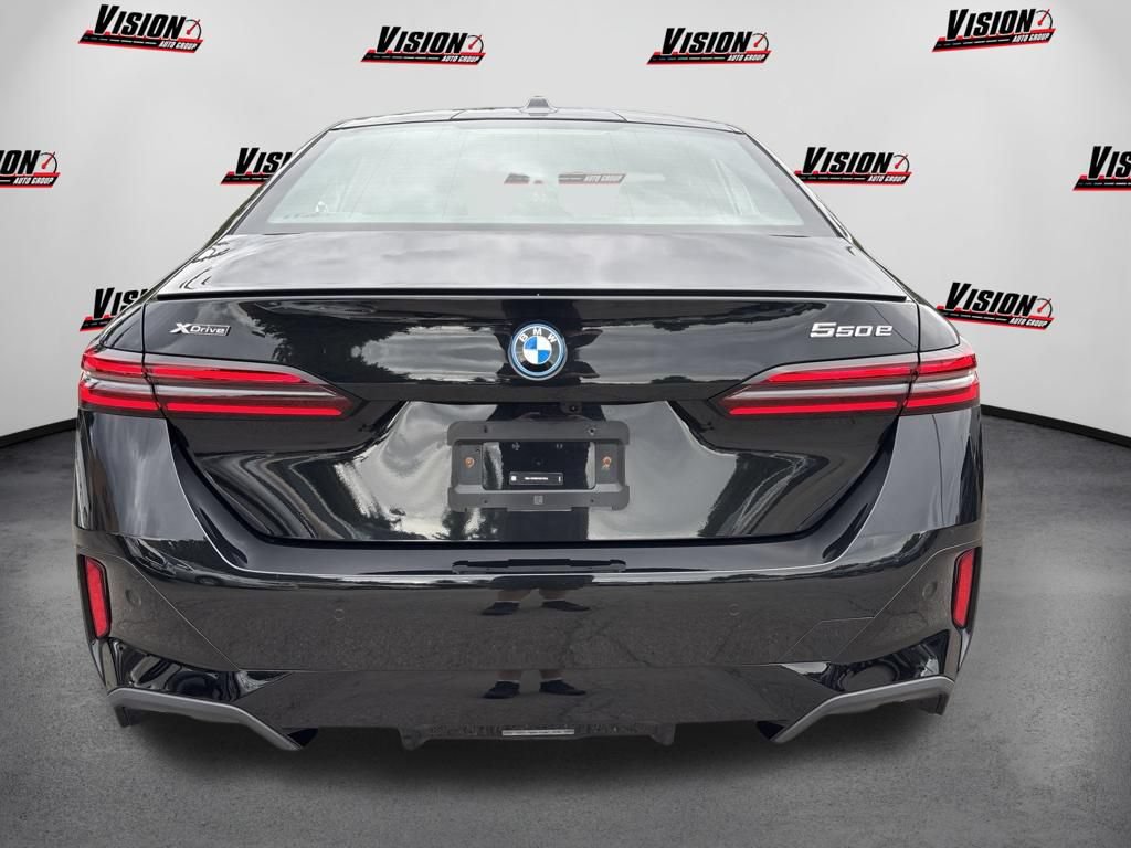 Used 2026 BMW 550e xDrive w/ Premium Package AWD/4WD image 6
