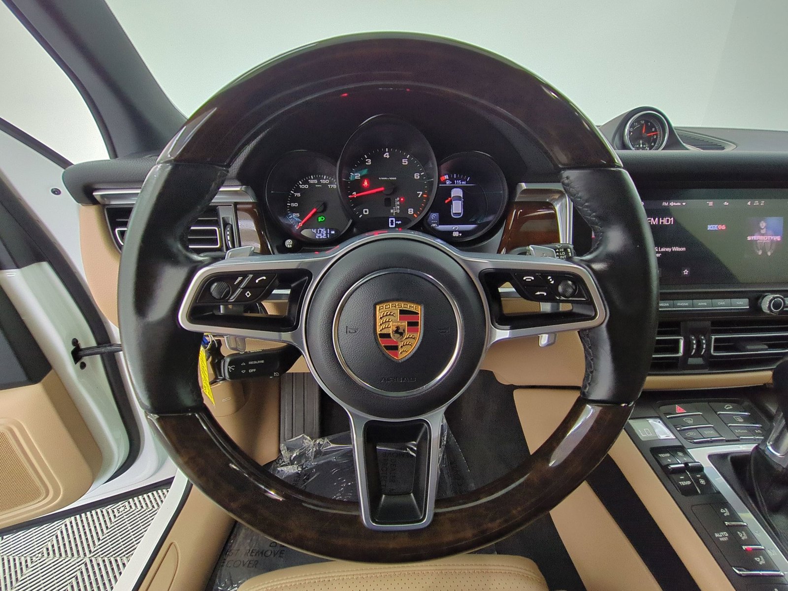 Certified 2020 Porsche Macan AWD/4WD image 30