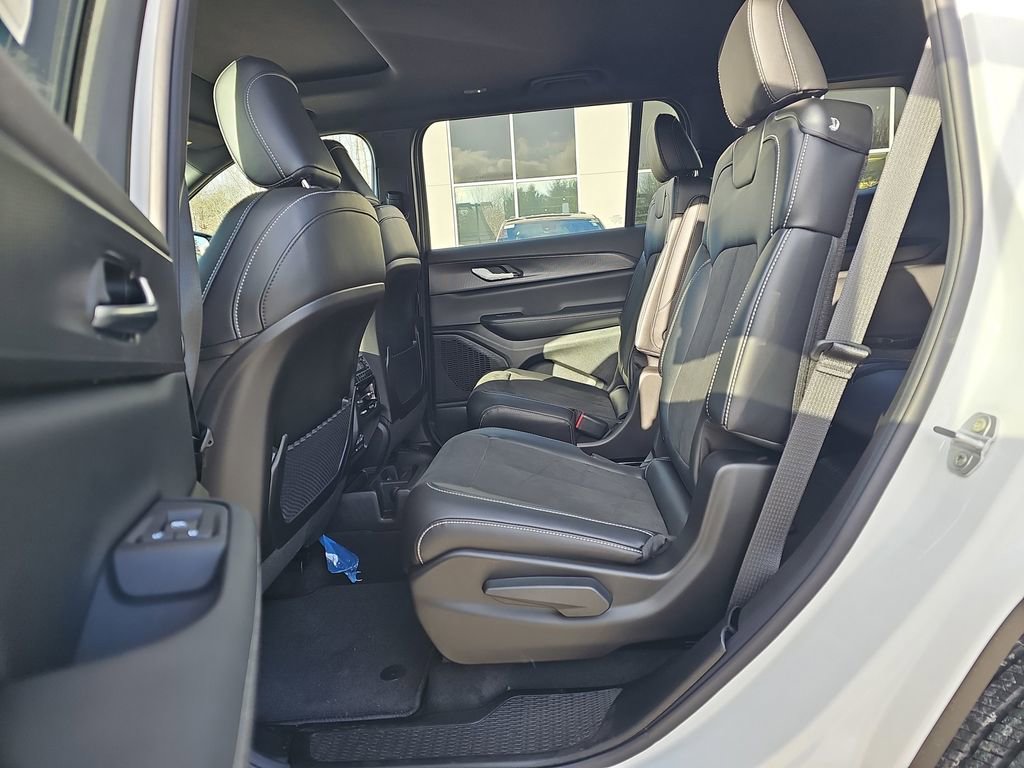New 2025 Jeep Grand Cherokee L Altitude image 21