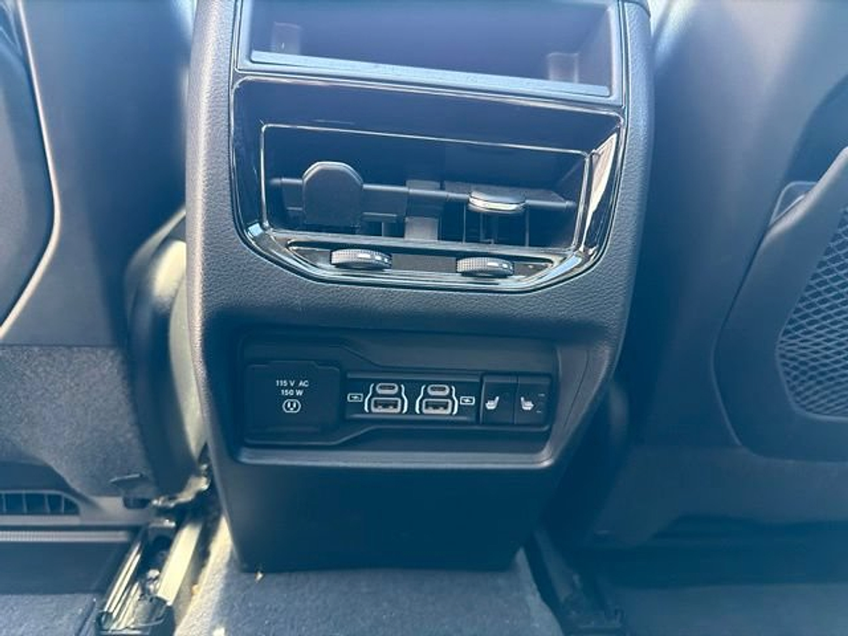 Certified 2023 Jeep Grand Cherokee Limited w/ Black Appearance Package AWD/4WD image 16