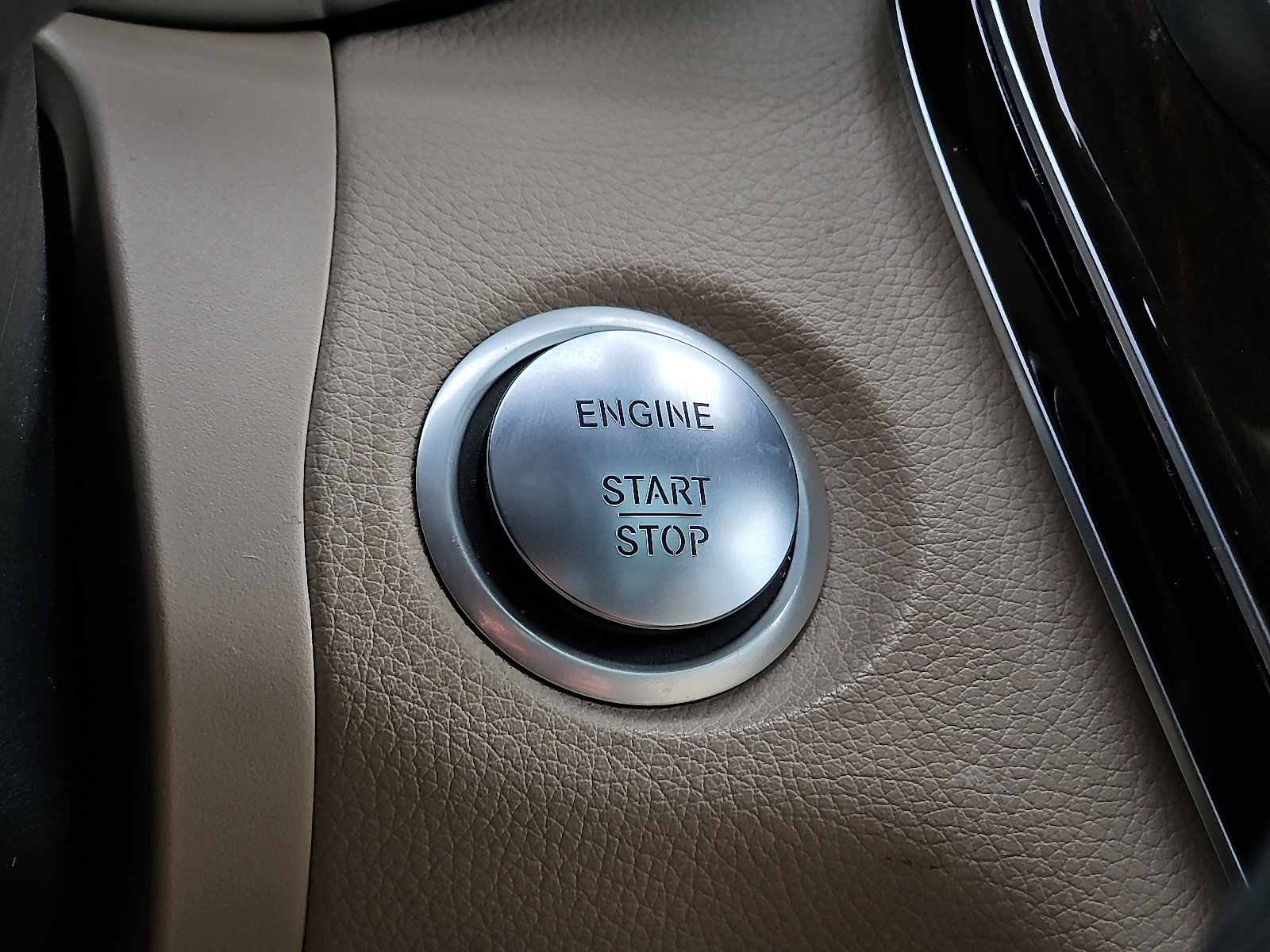 Used 2018 Mercedes-Benz GLC 300 4MATIC image 24