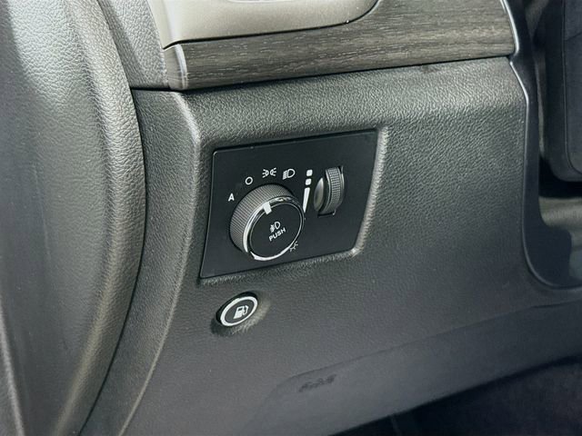 Used 2018 Jeep Grand Cherokee Altitude image 11