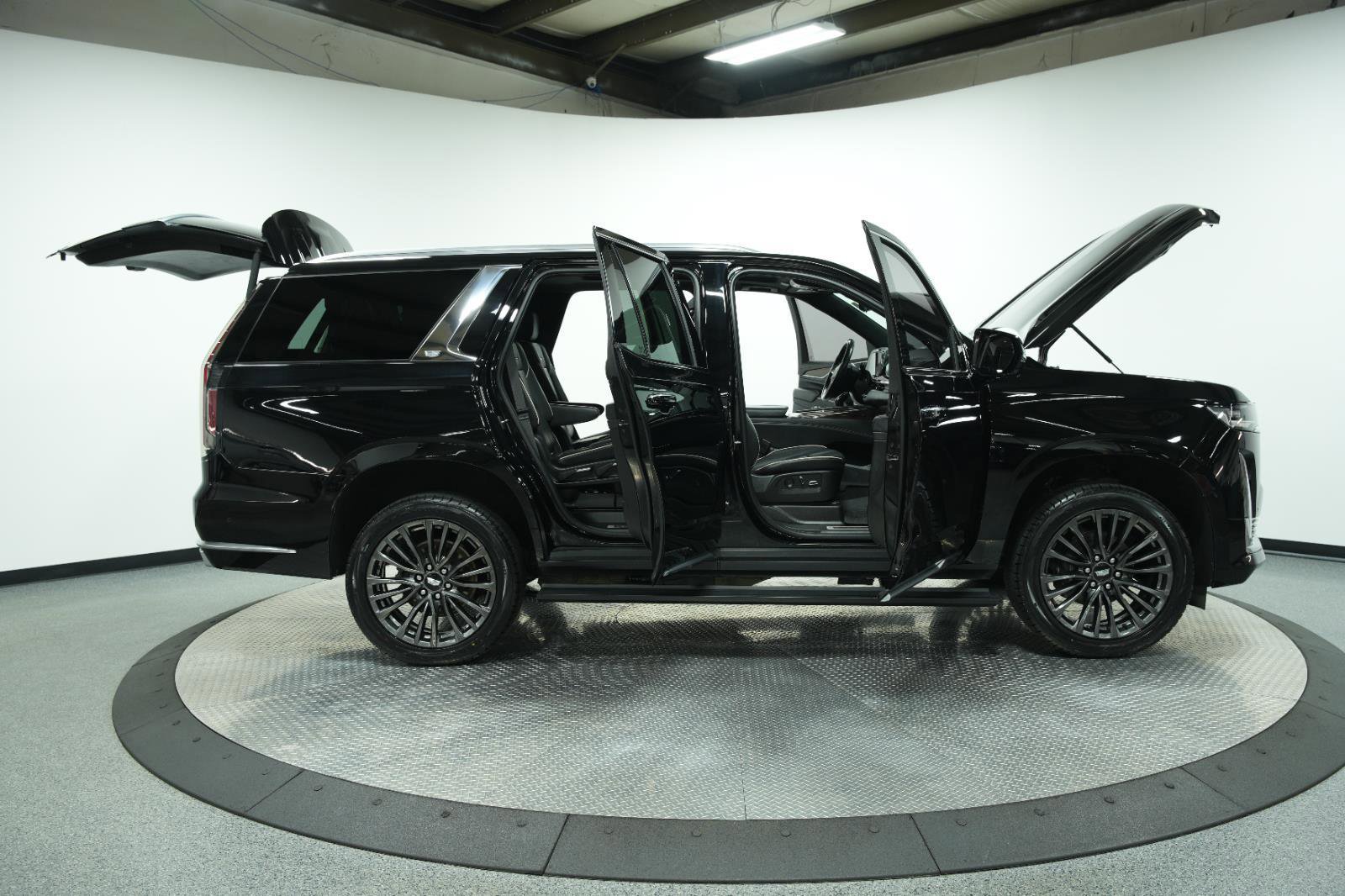 Used 2022 Cadillac Escalade Premium Luxury w/ Performance Package image 11