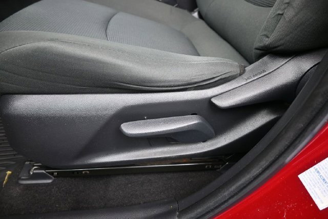 Certified 2021 Toyota RAV4 LE AWD/4WD image 17