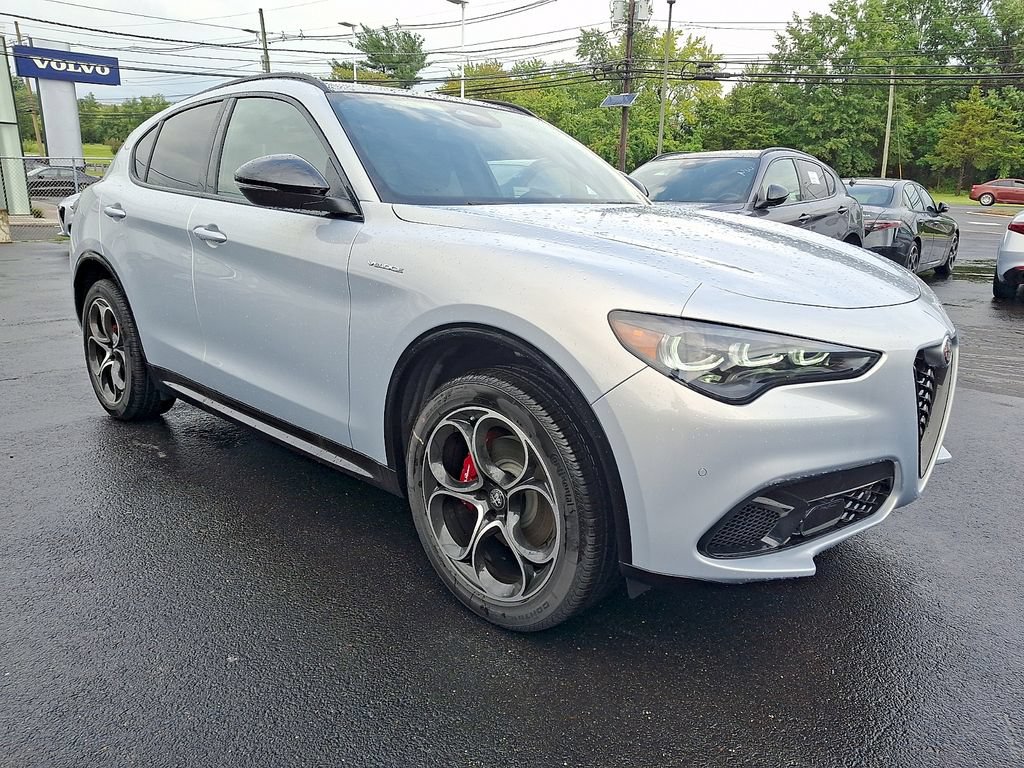 New 2026 Alfa Romeo Stelvio Sprint w/ Convenience Package AWD/4WD image 2