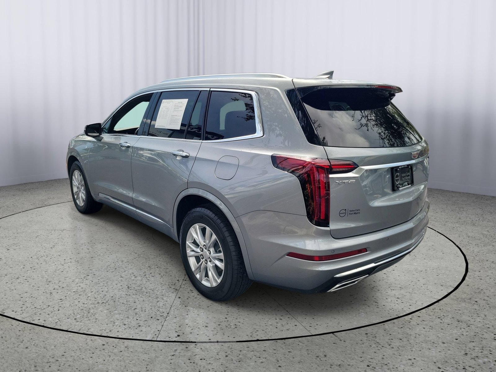 Used 2025 Cadillac XT6 Luxury FWD image 4