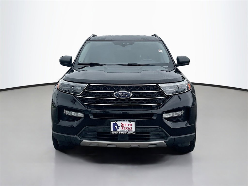 Used 2021 Ford Explorer XLT w/ Equipment Group 202A image 2