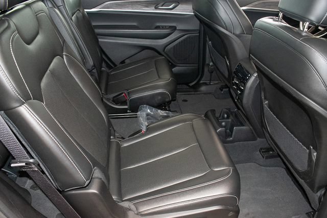 Used 2023 Jeep Grand Cherokee L Limited w/ Luxury Tech Group II AWD/4WD image 11