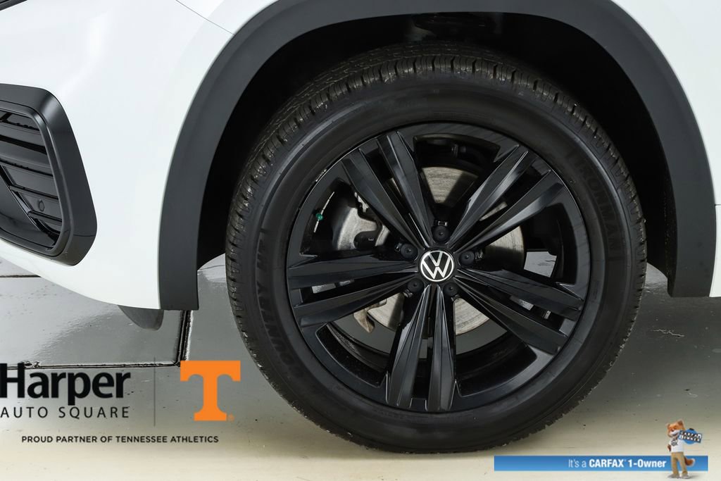 Used 2023 Volkswagen Atlas Cross Sport SEL R-Line image 5