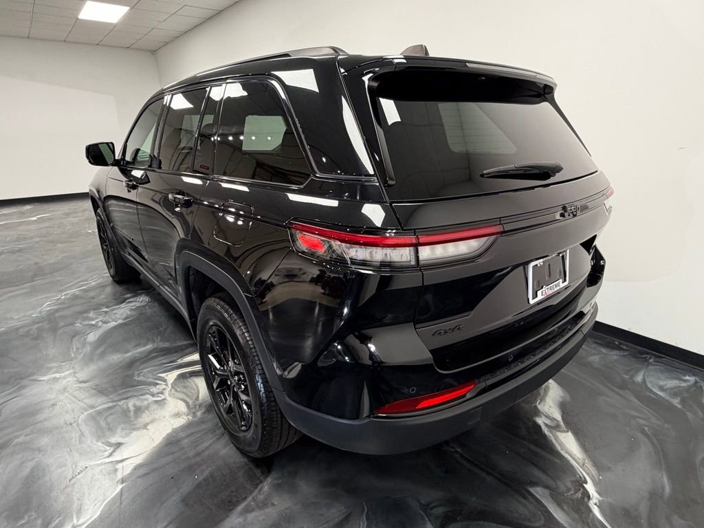 Used 2024 Jeep Grand Cherokee Altitude image 17