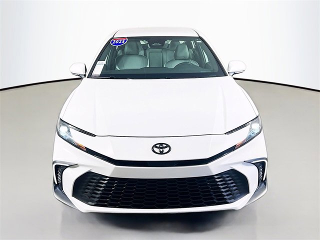 Used 2025 Toyota Camry SE image 2