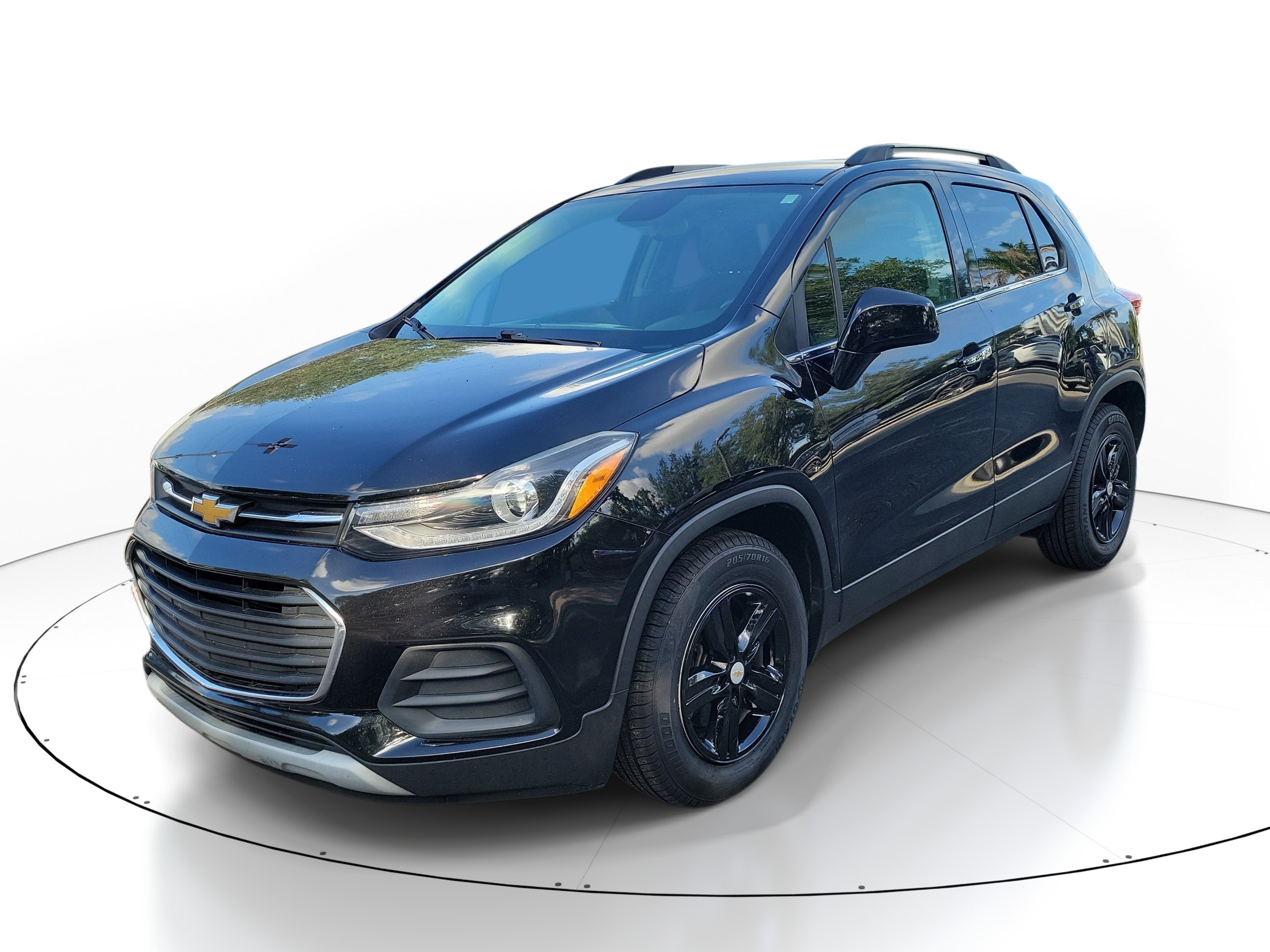 Used 2020 Chevrolet Trax LT w/ Driver Confidence Package FWD image 3