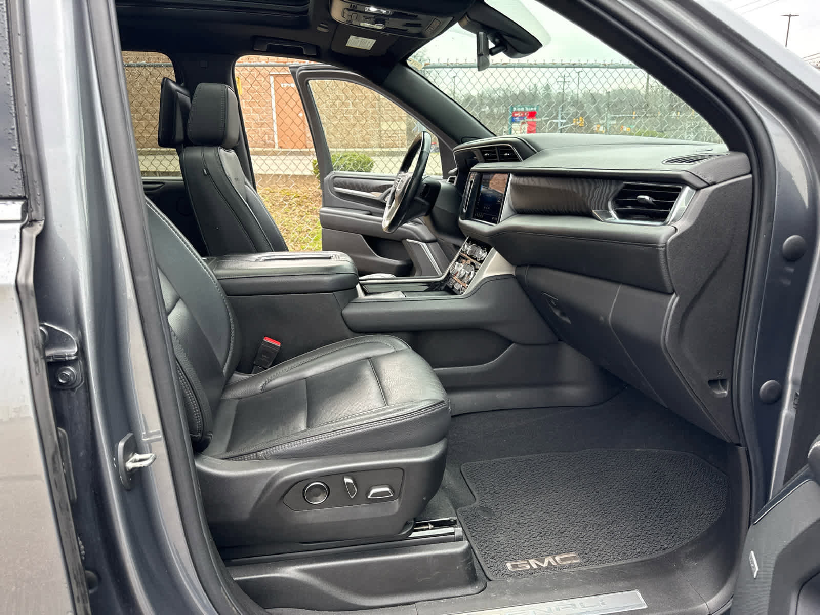 Used 2021 GMC Yukon XL Denali w/ LPO, Illumination Package image 41