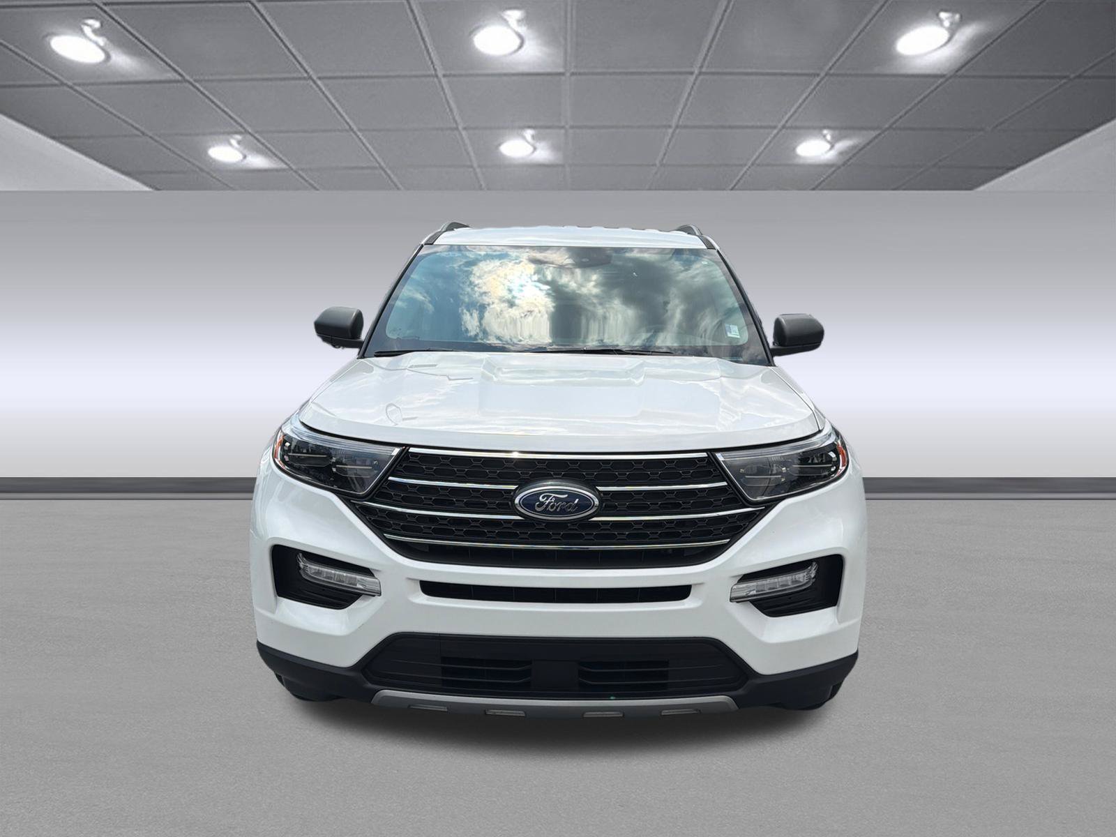 Used 2023 Ford Explorer XLT w/ Equipment Group 202A RWD image 4