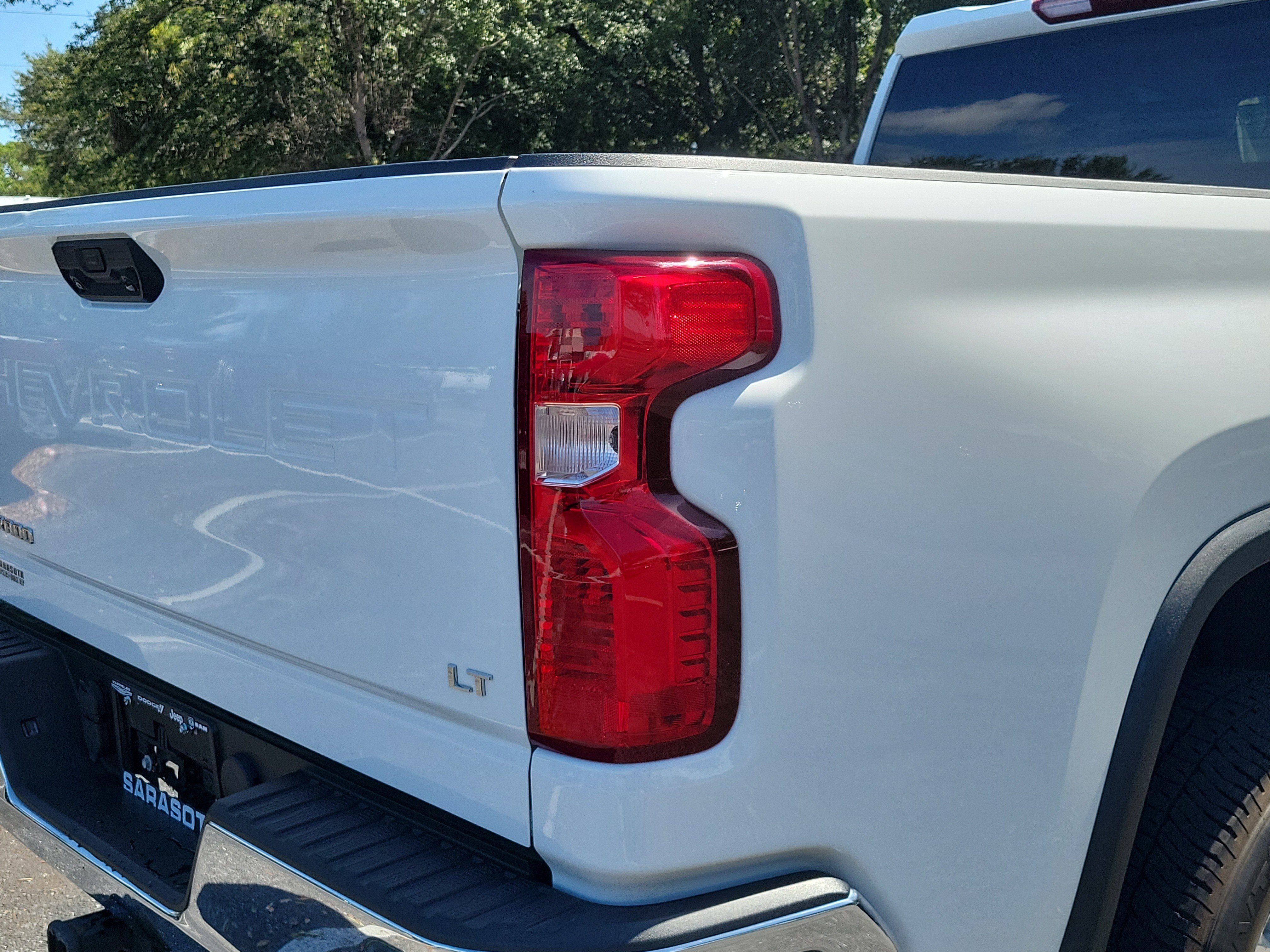 Used 2024 Chevrolet Silverado 2500 LT AWD/4WD image 9