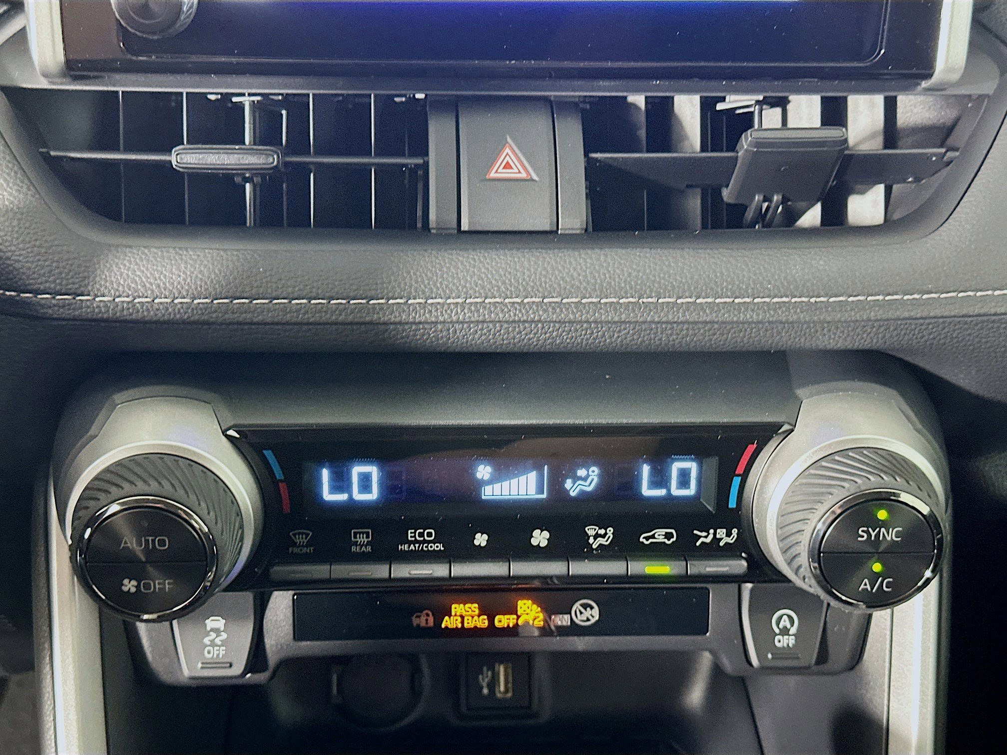 Used 2025 Toyota RAV4 XLE w/ Convenience Package image 24