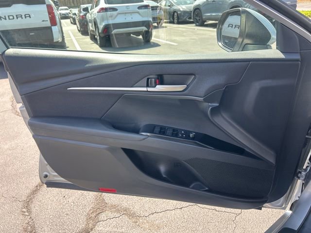 Used 2025 Toyota Camry LE image 28
