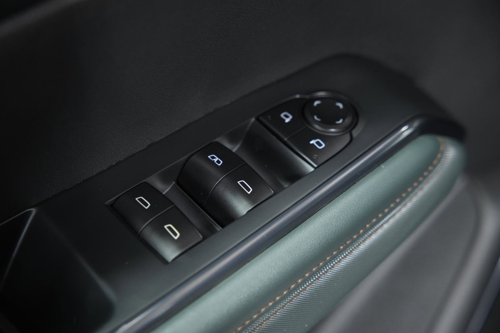 Used 2025 GMC Acadia AT4 image 28