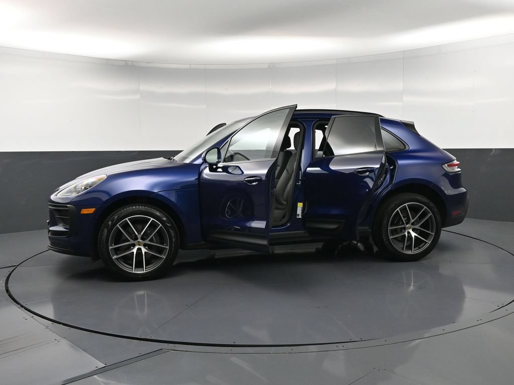Certified 2026 Porsche Macan AWD/4WD image 35