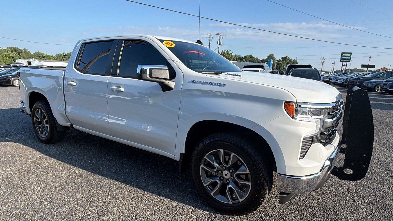 Used 2023 Chevrolet Silverado 1500 LT AWD/4WD image 3