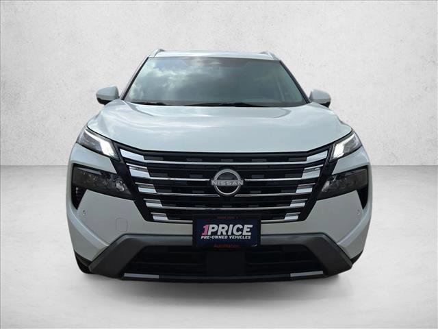 Used 2024 Nissan Rogue SL image 2