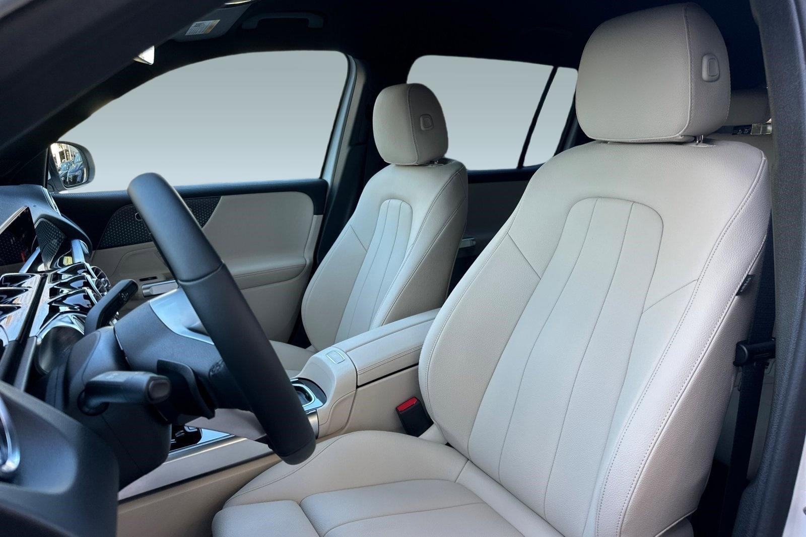 New 2025 Mercedes-Benz GLB 250 image 5