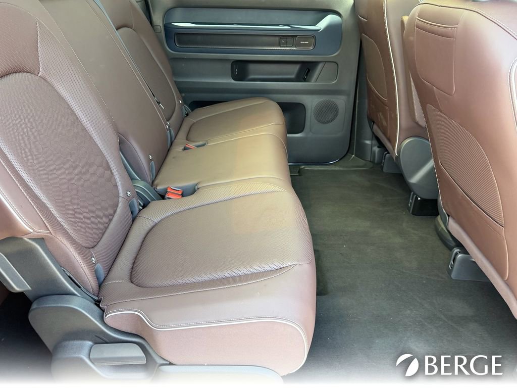 Used 2025 Volkswagen ID. Buzz Pro S Plus RWD image 17
