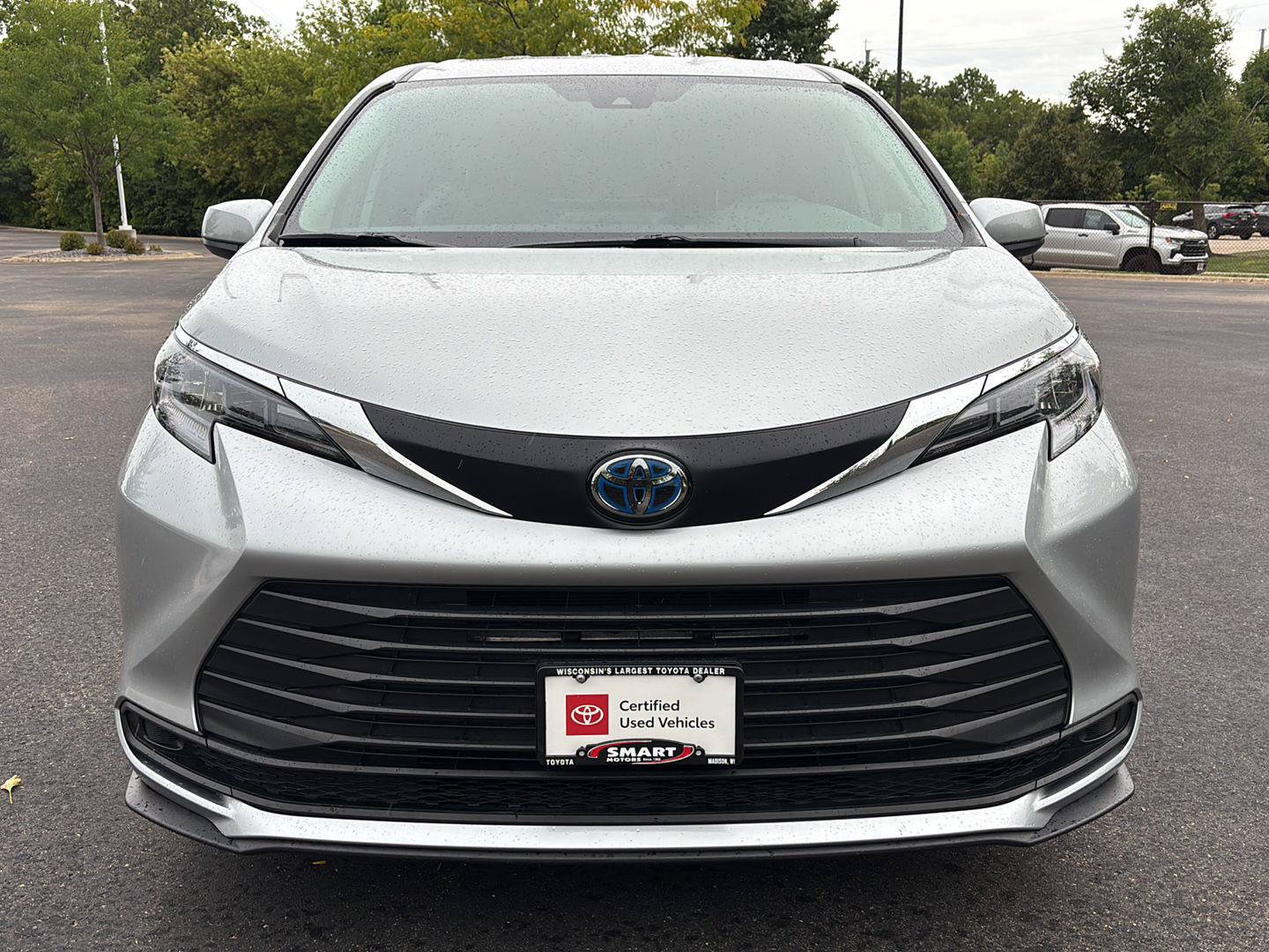 Used 2025 Toyota Sienna LE FWD image 6