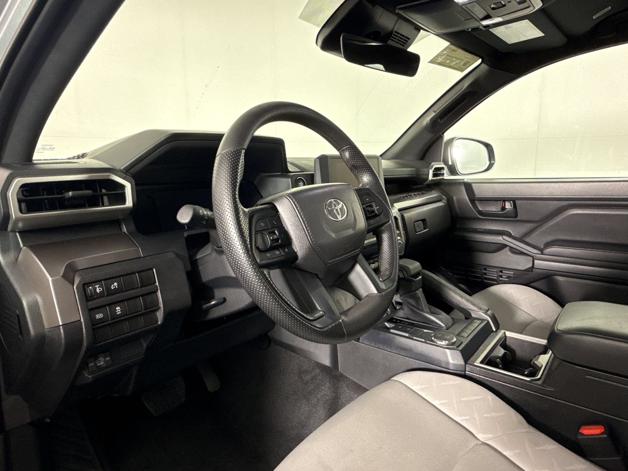 Used 2024 Toyota Tacoma SR5 RWD image 4