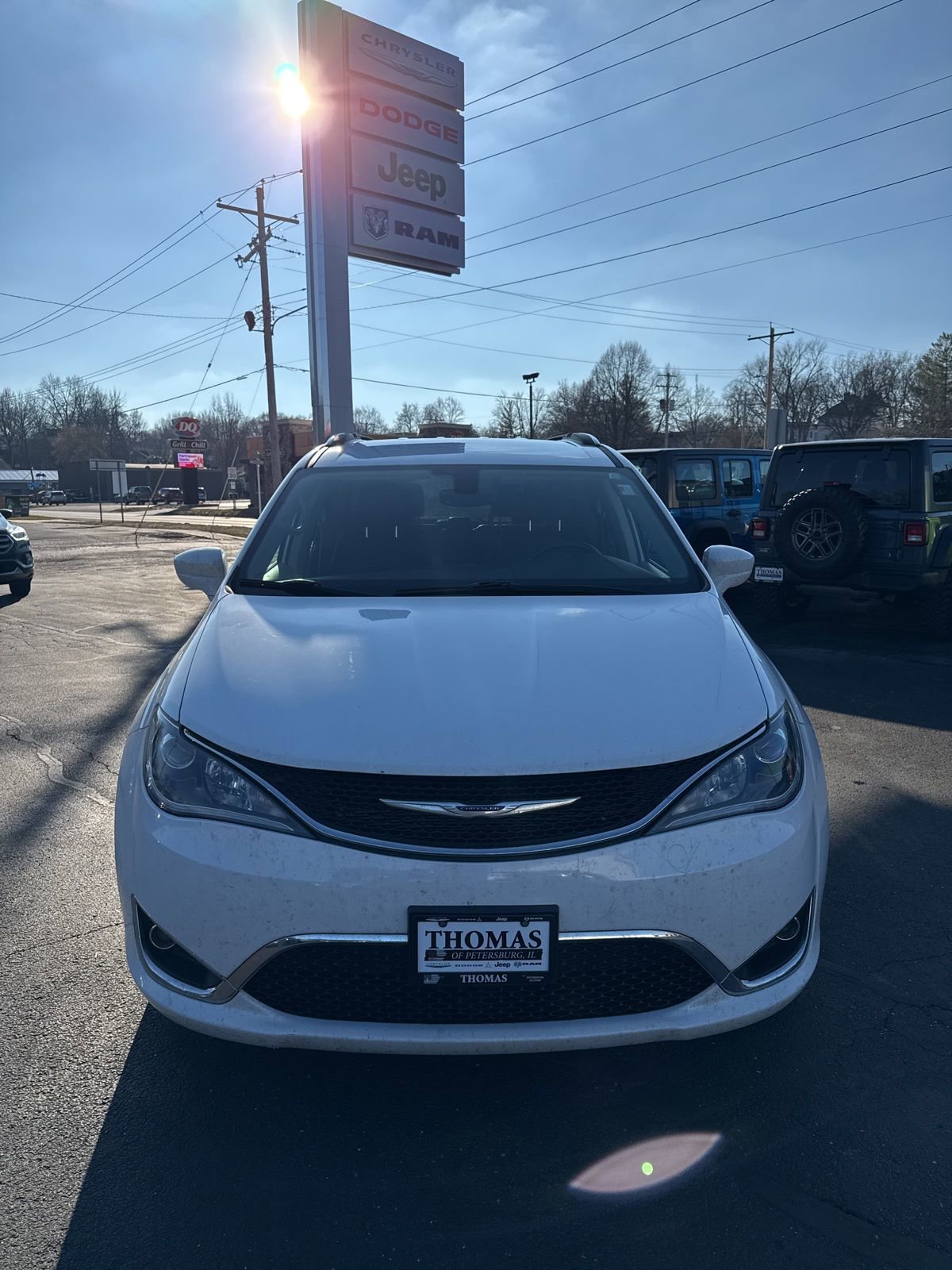 Used 2019 Chrysler Pacifica Touring-L image 2