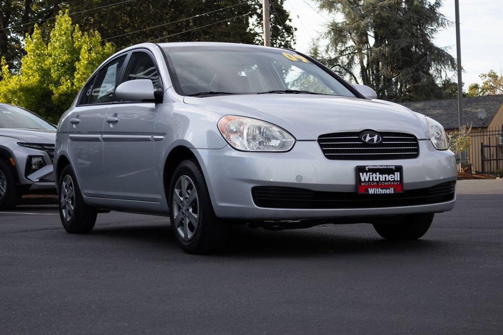 Used 2009 Hyundai Accent GLS FWD image 2