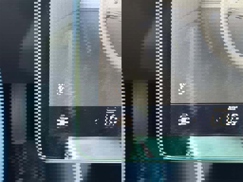 Used 2020 Tesla Model 3 Standard Range Plus image 23