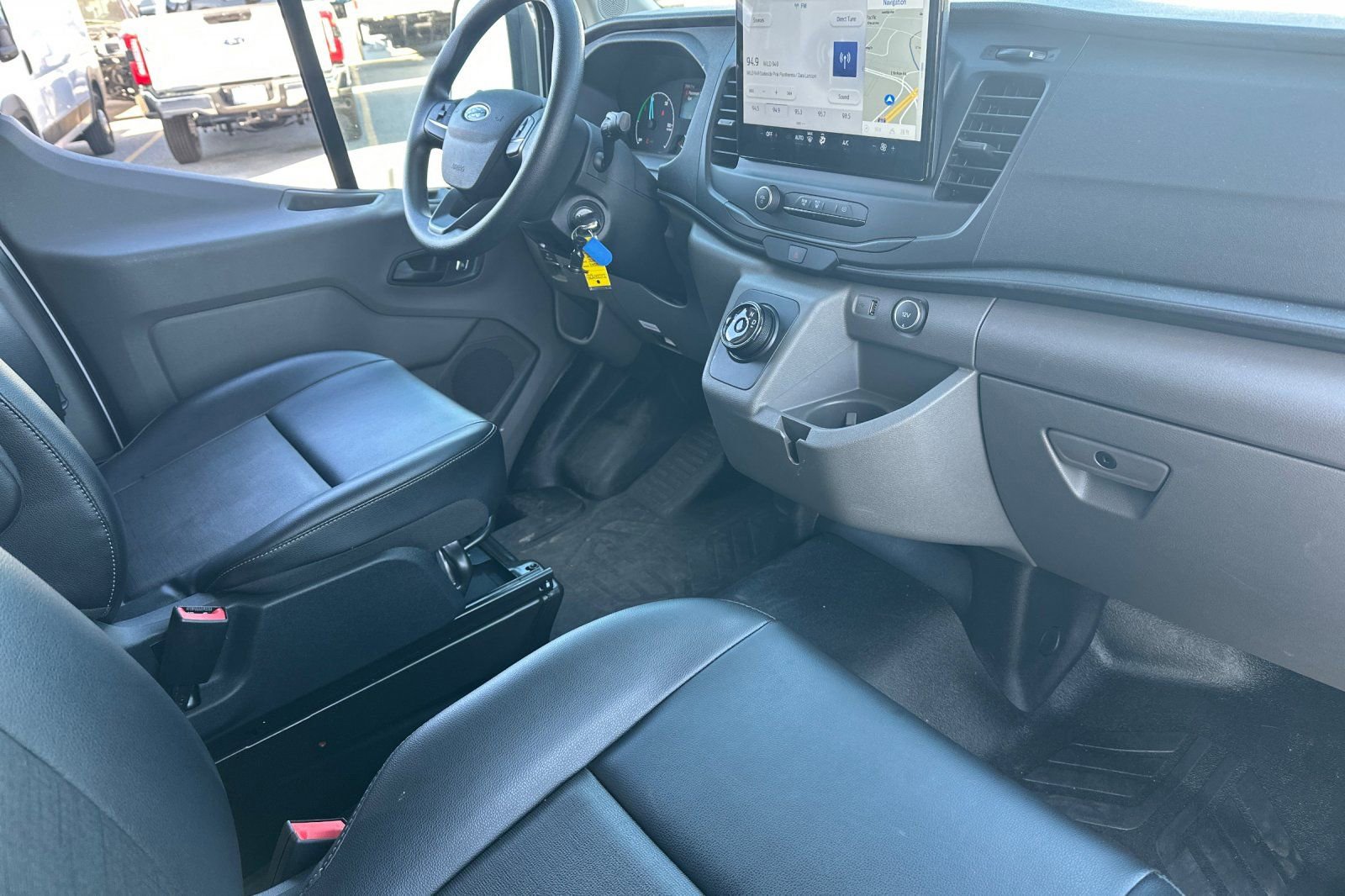 Used 2022 Ford E-Transit Low Roof image 17