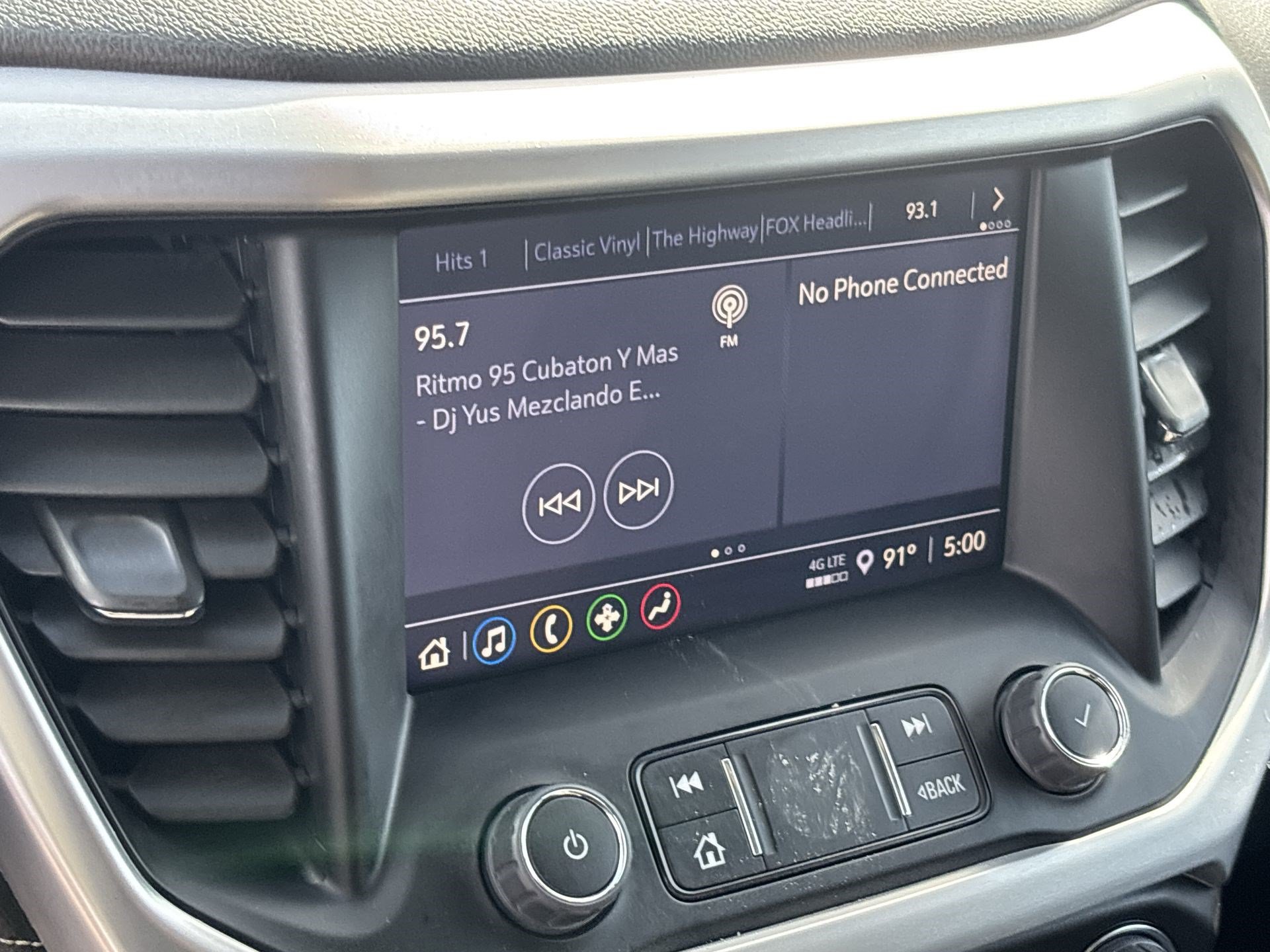 Used 2023 GMC Acadia SLE FWD image 12