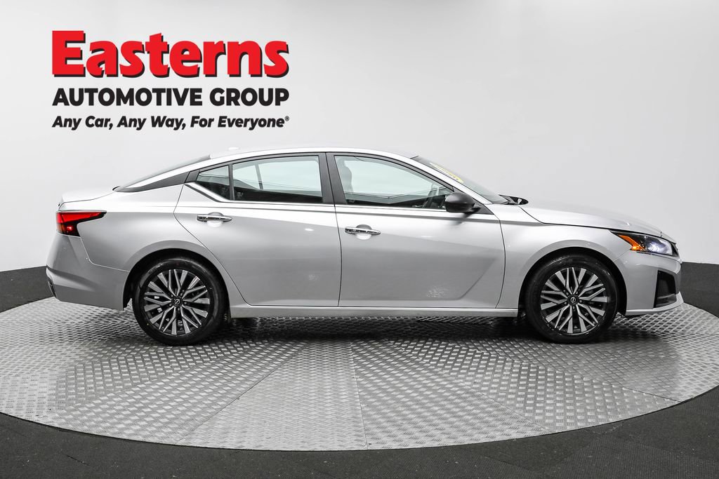 Used 2024 Nissan Altima 2.5 SV image 4