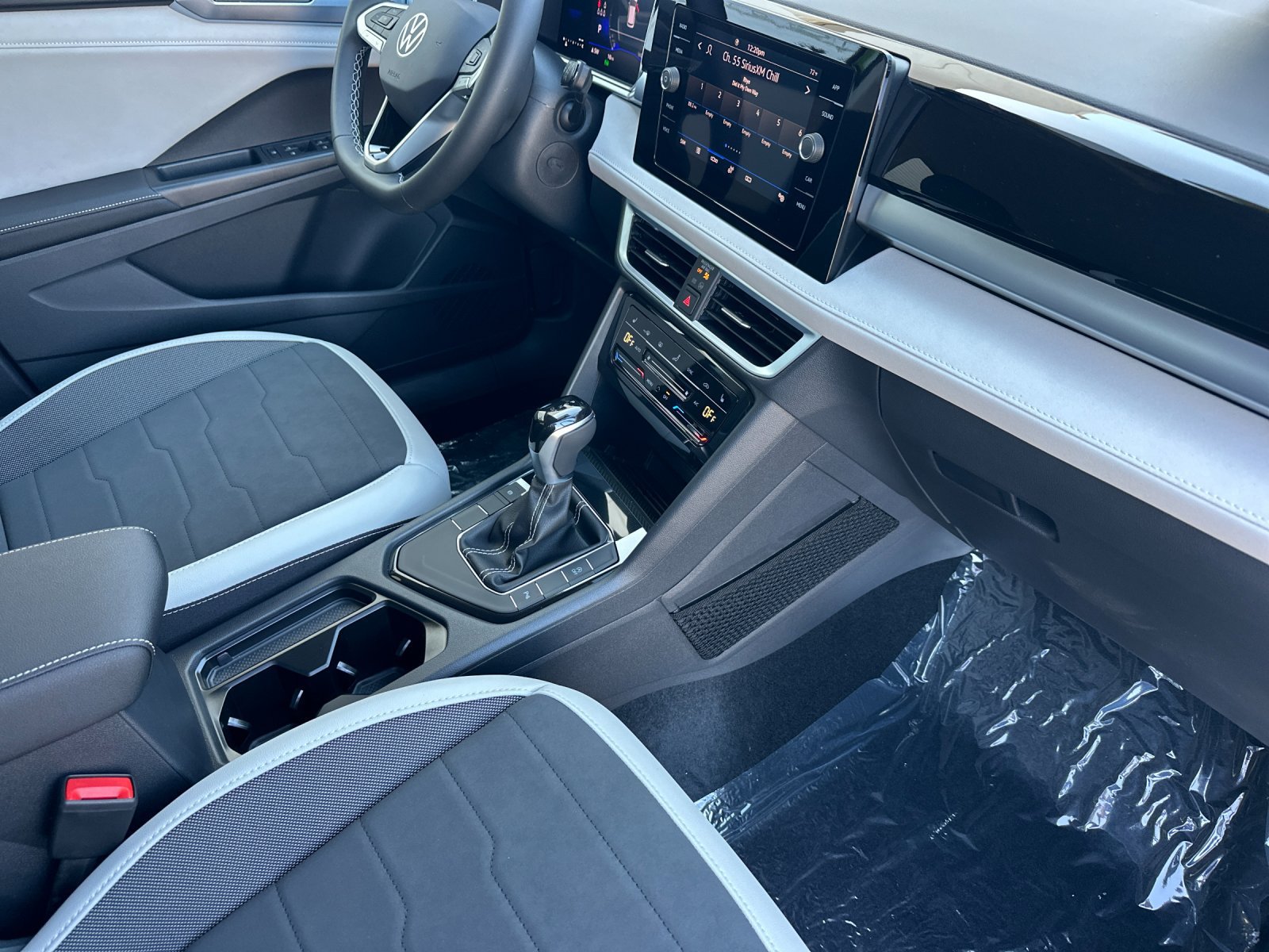 New 2027 Volkswagen Taos SE FWD image 16
