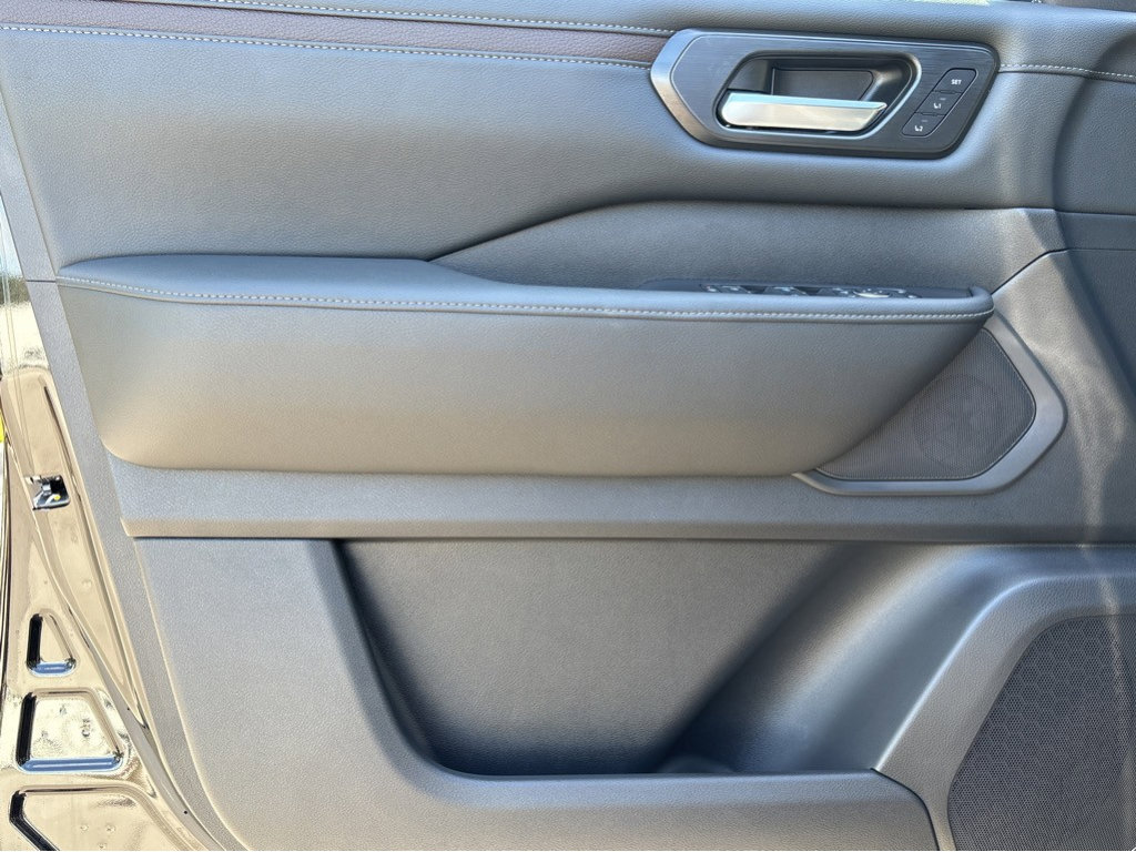 New 2026 Nissan Armada SL w/ Captain's Chari Seat Package image 18