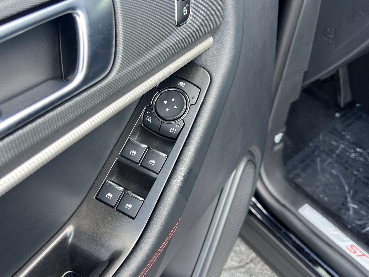 New 2026 Ford Explorer ST-Line AWD/4WD image 14