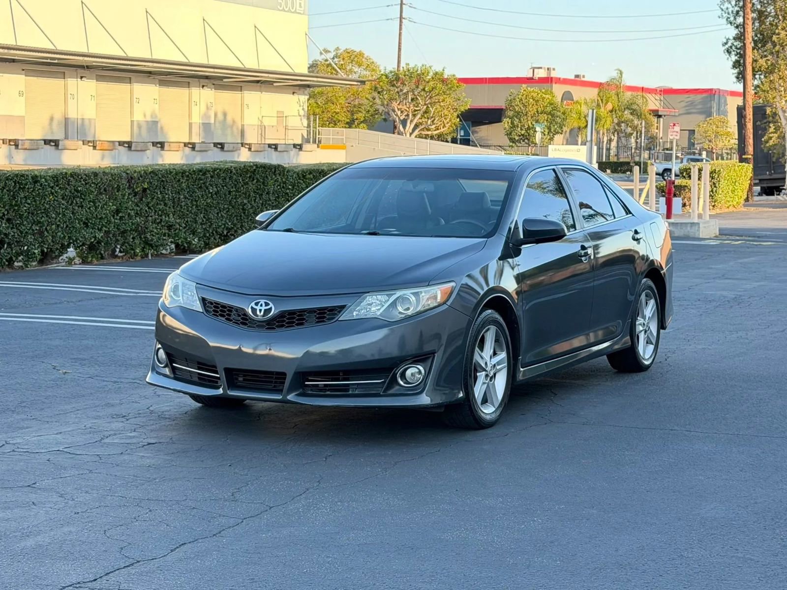 Used 2012 Toyota Camry SE w/ Leather Pkg FWD image 8