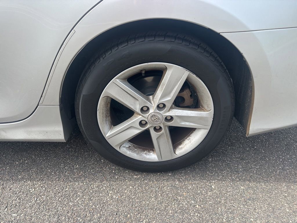 Used 2012 Toyota Camry SE w/ Leather Pkg FWD image 11