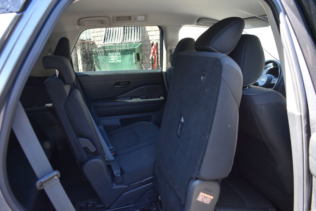 Used 2025 Nissan Pathfinder SV FWD image 33