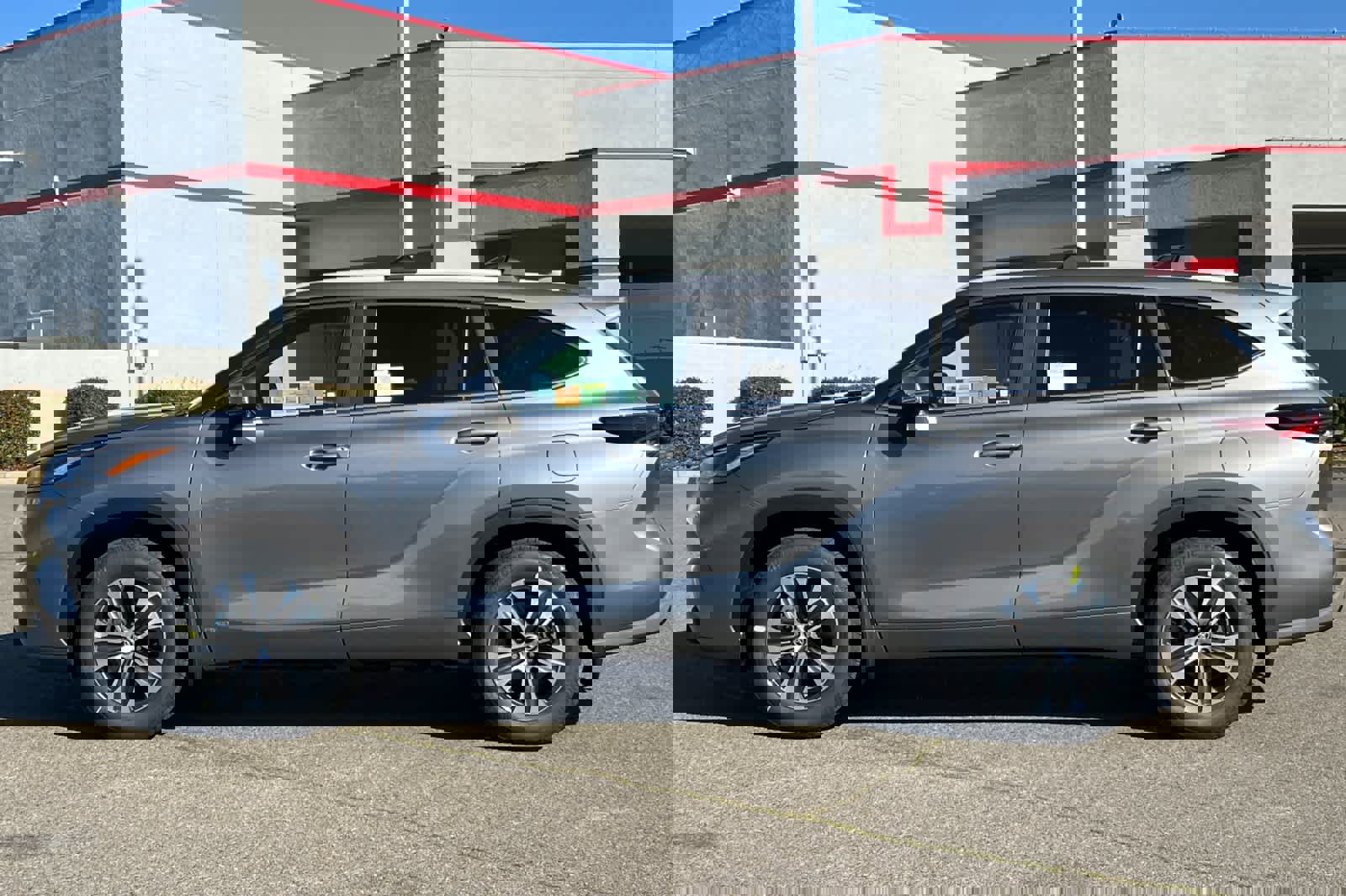 New 2026 Toyota Highlander XLE image 5