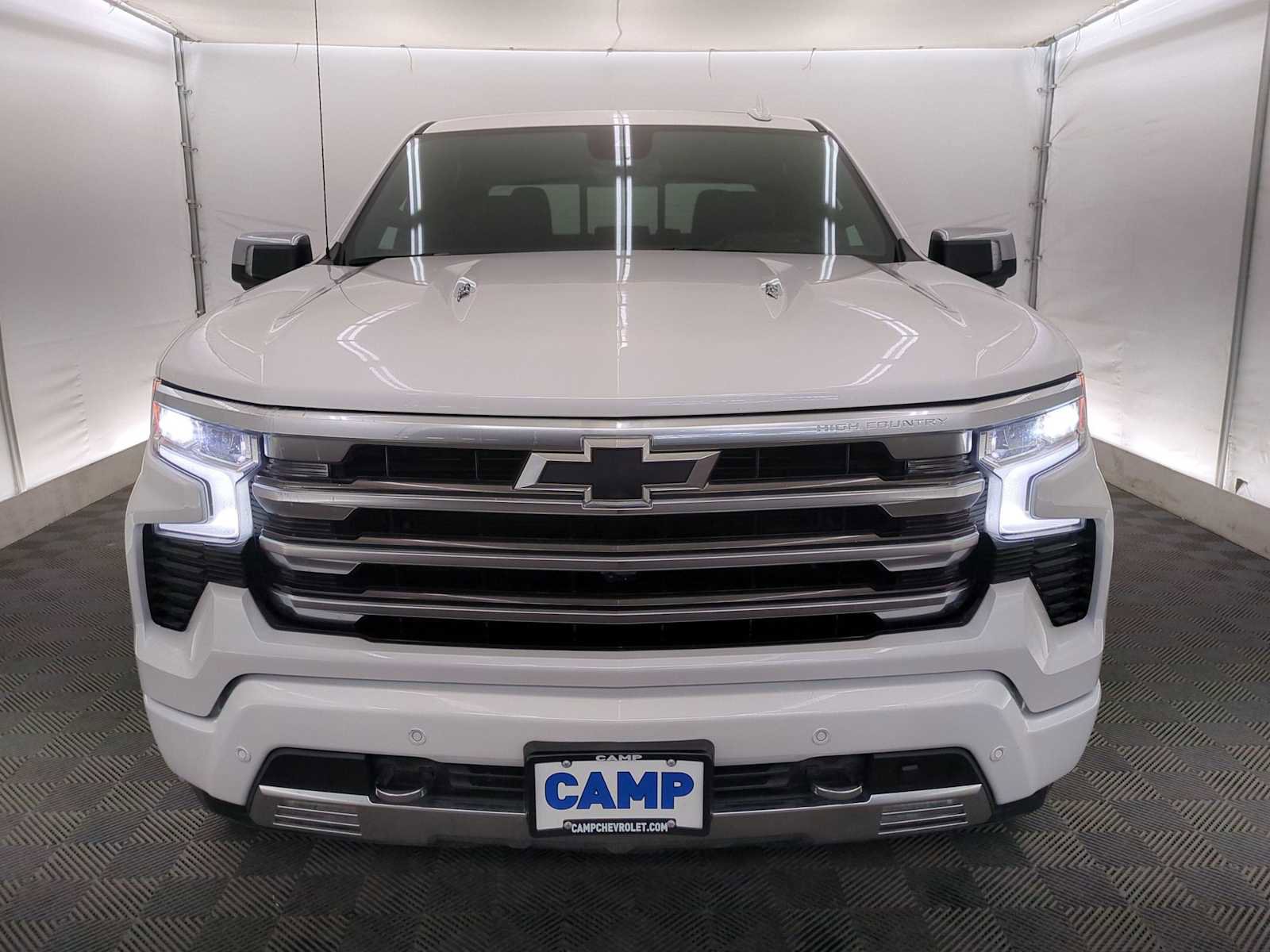 Used 2024 Chevrolet Silverado 1500 High Country w/ High Country Premium Package AWD/4WD image 9