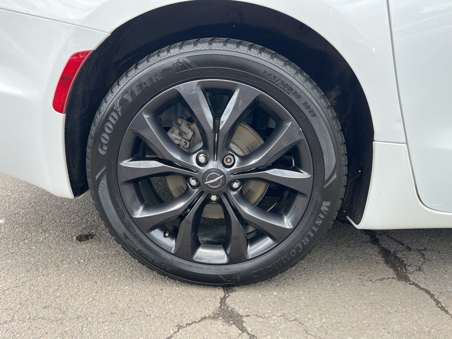 Used 2018 Chrysler Pacifica Touring-L Plus w/ Advanced Safetytec Group FWD image 26