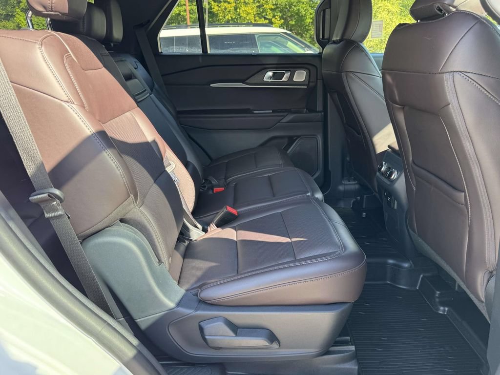 Used 2025 Ford Explorer Platinum AWD/4WD image 16