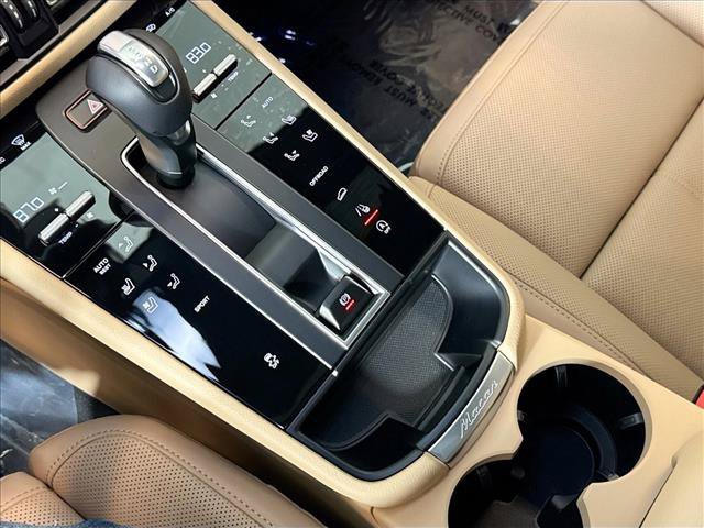 Certified 2026 Porsche Macan AWD/4WD image 19