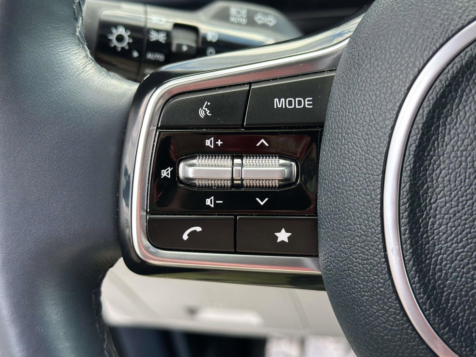 Used 2025 Kia Carnival SX Prestige image 15