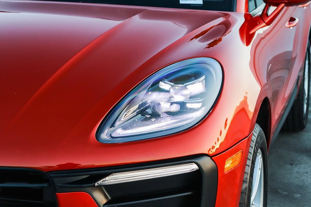 Used 2024 Porsche Macan AWD/4WD image 5