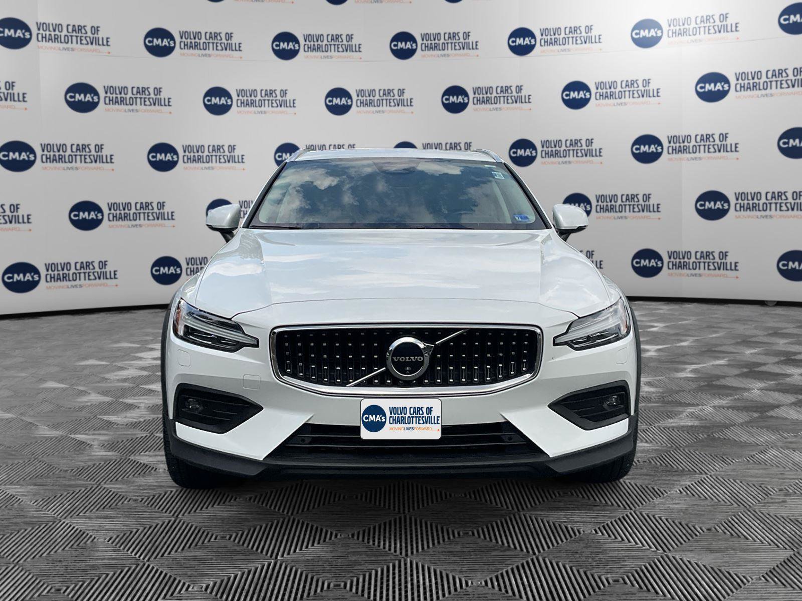 Certified 2024 Volvo V60 B5 Cross Country Plus AWD/4WD image 8